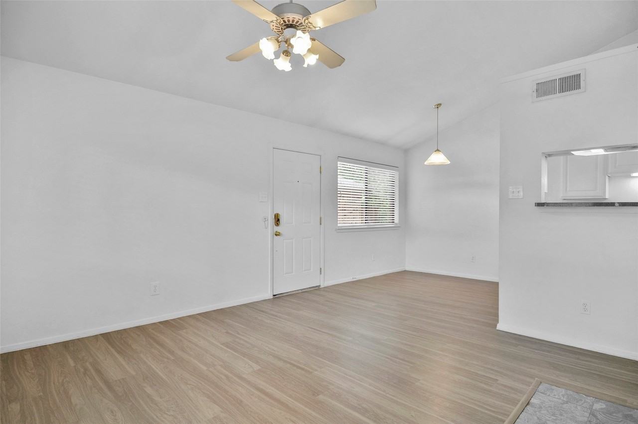 5720 Cedar Creek Dr - Photo 6 of 22