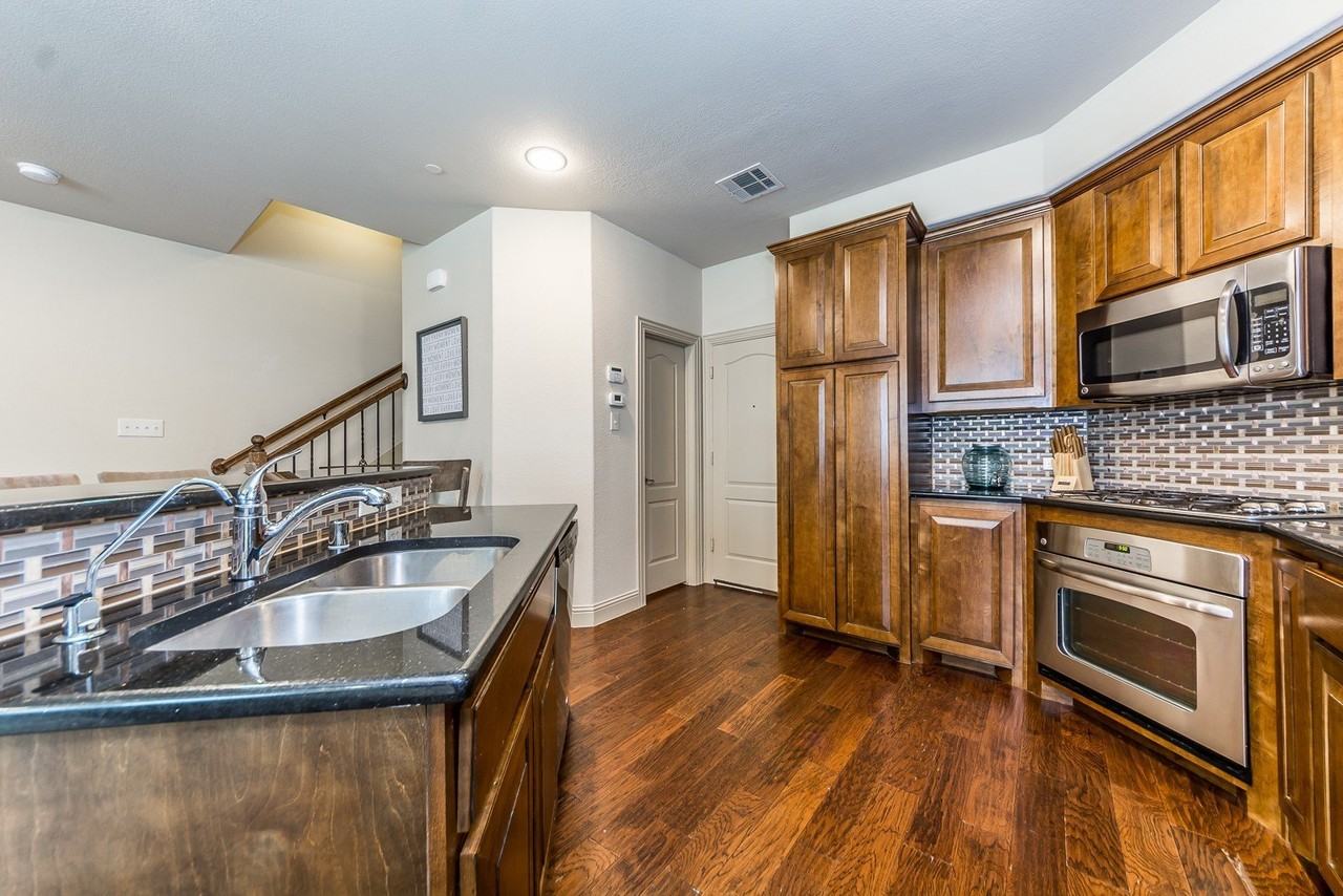5722 Kate Ave - Photo 5 of 33