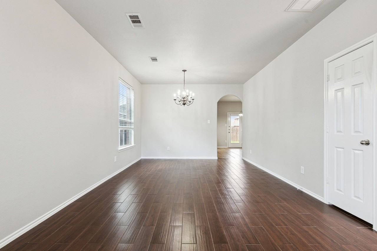10813 Middleglen Rd - Photo 7 of 12