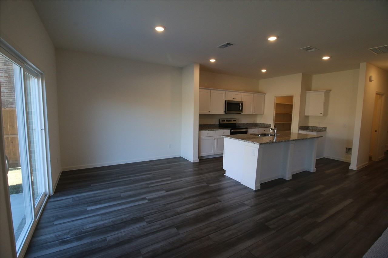 1266 Herring Dr - Photo 3 of 36