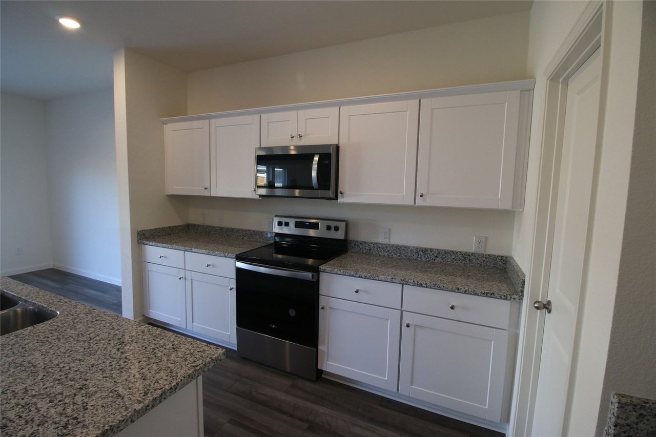 1266 Herring Dr - Photo 4 of 36