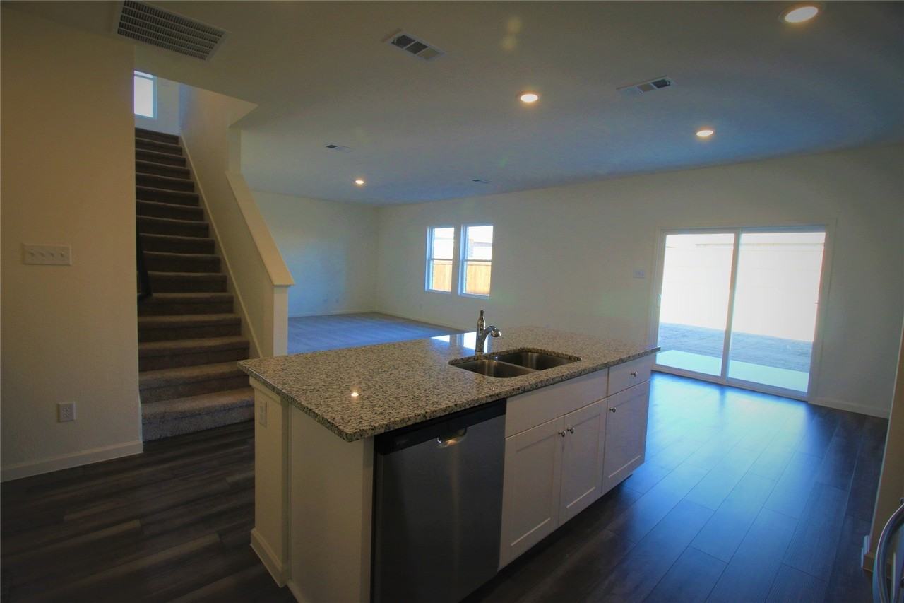 1266 Herring Dr - Photo 5 of 36