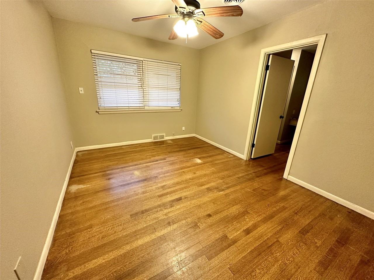 1926 Laurelwood Dr - Photo 7 of 18