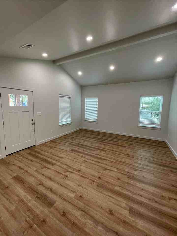 524 W Florence St - Photo 2 of 17