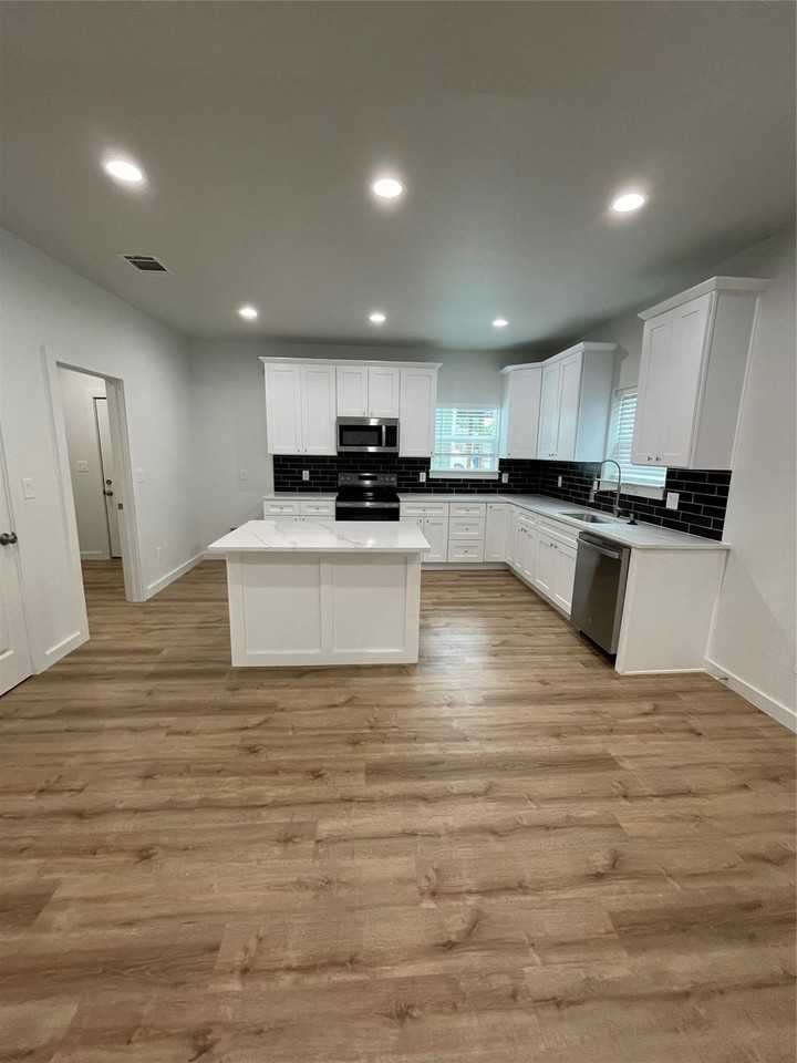 524 W Florence St - Photo 3 of 17