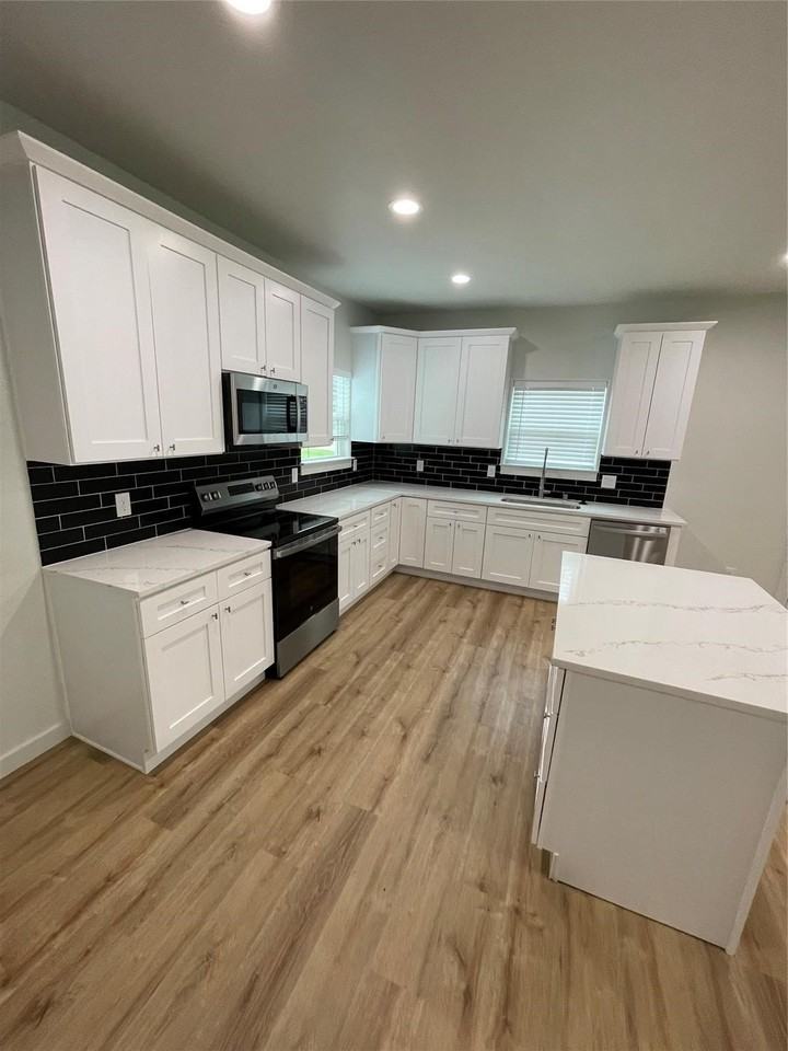 524 W Florence St - Photo 4 of 17