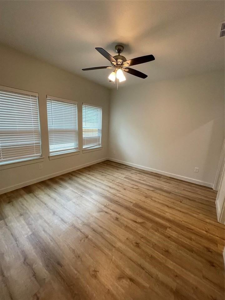 524 W Florence St - Photo 7 of 17