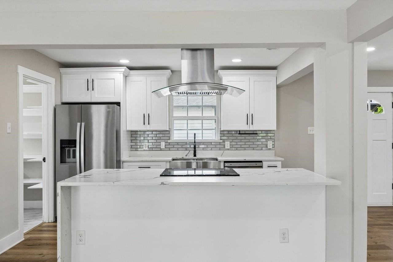 8635 Strathmore Dr - Photo 3 of 26