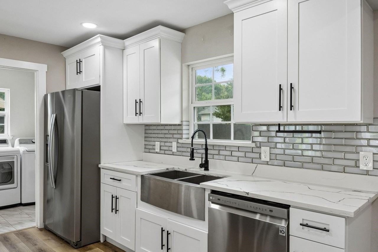 8635 Strathmore Dr - Photo 4 of 26