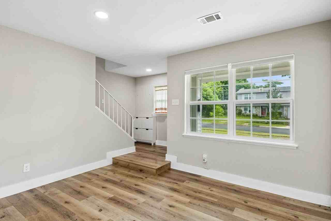 8635 Strathmore Dr - Photo 6 of 26