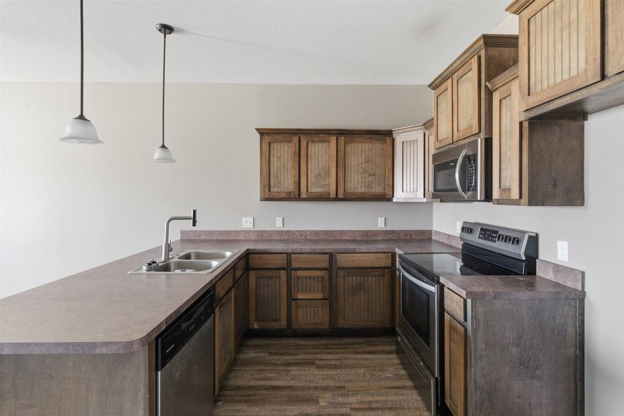 101 W Capps St #D - Photo 7 of 26