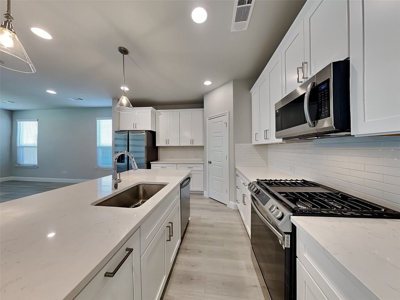 315 Athenia Dr - Photo 4 of 15