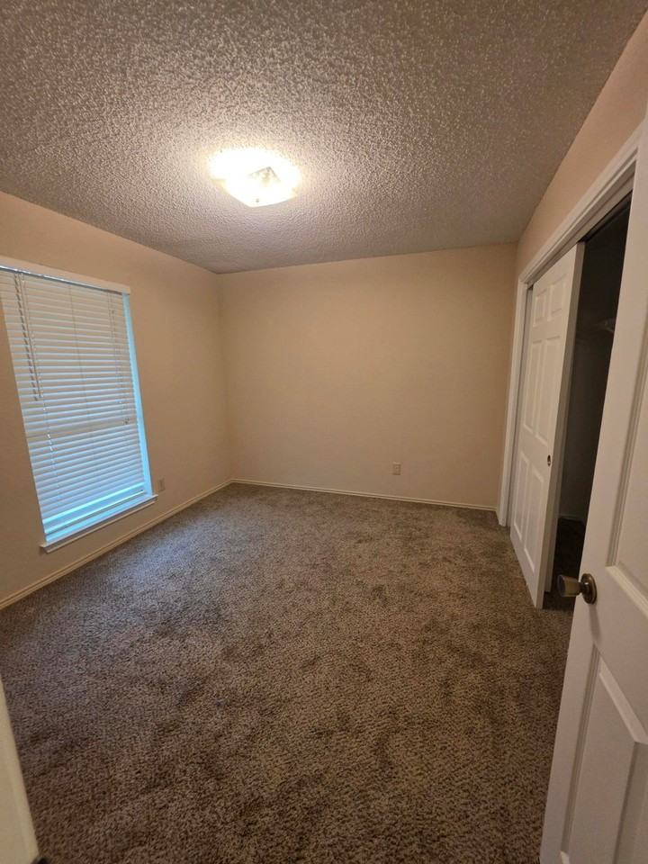 1416 Hackamore St - Photo 5 of 16