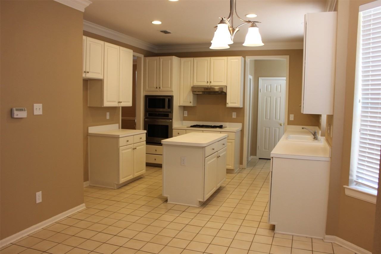 4112 Guthrie Dr - Photo 3 of 25