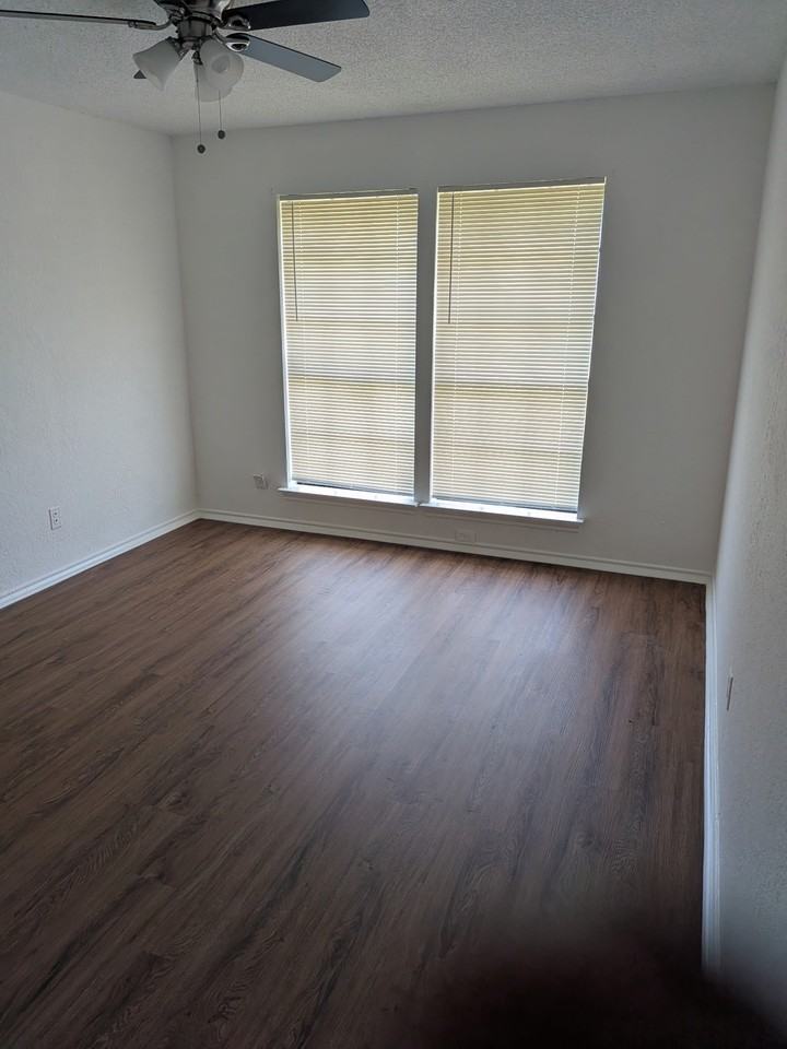 205 S Kenney St #A - Photo 7 of 8