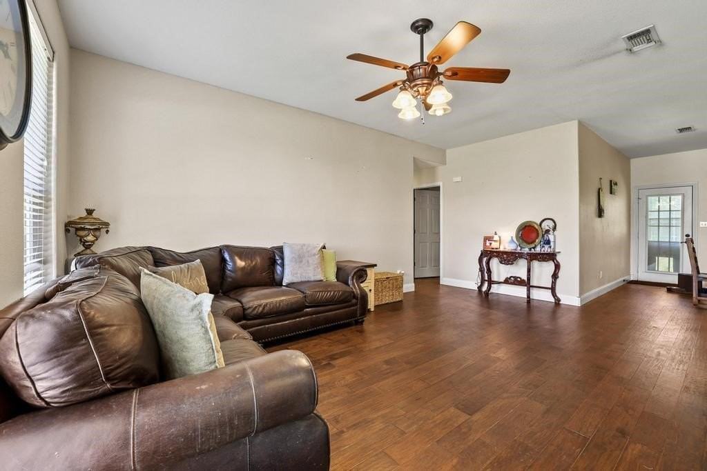 315 Preston Gln - Photo 3 of 24