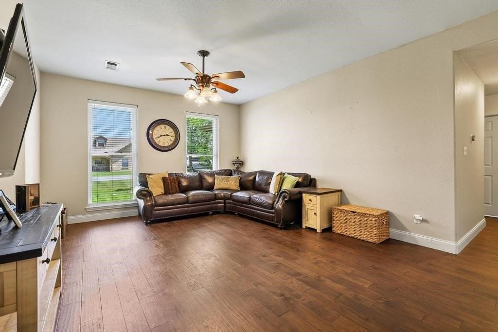 315 Preston Gln - Photo 4 of 24