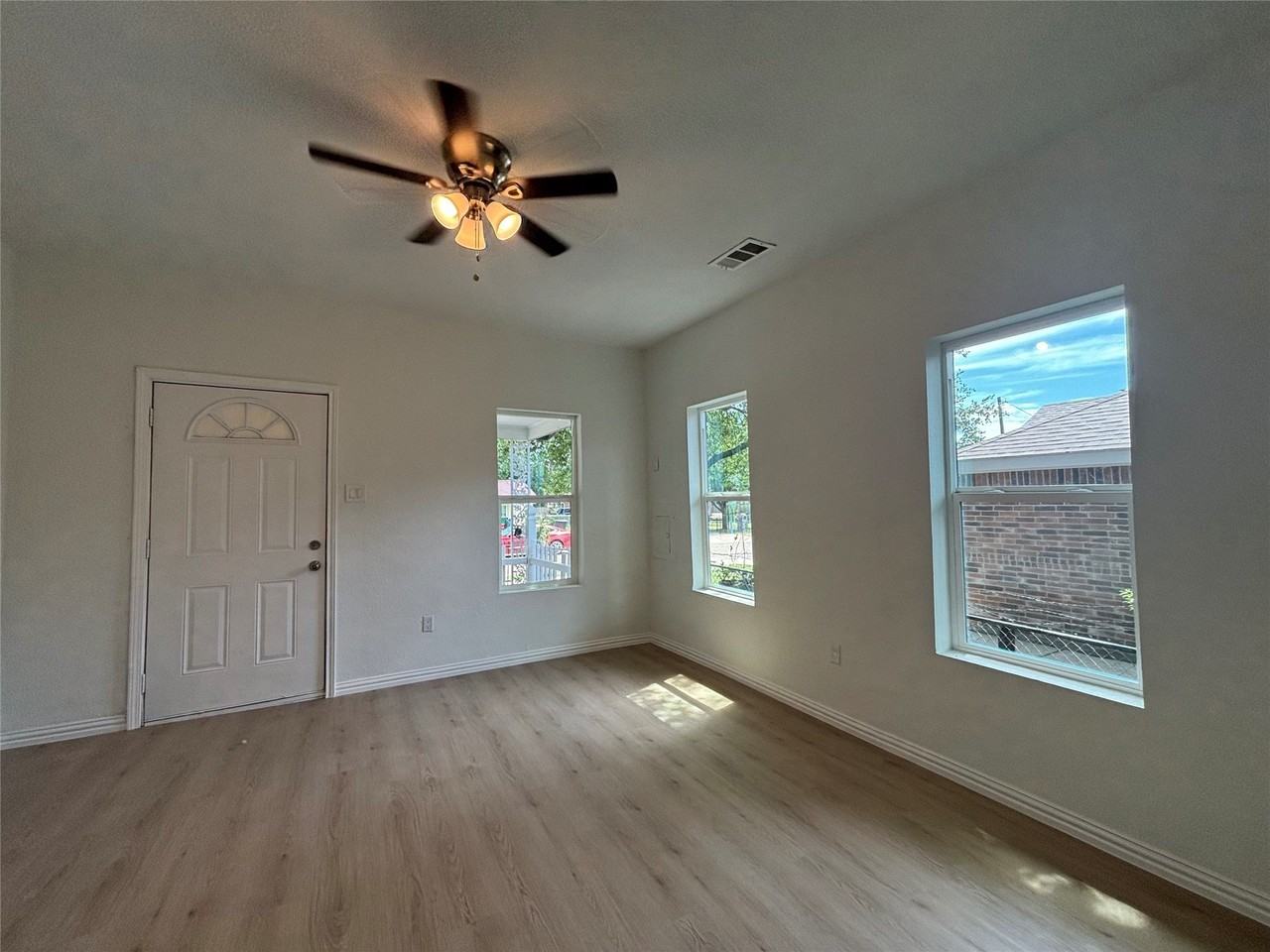 1815 Leath St - Photo 3 of 17