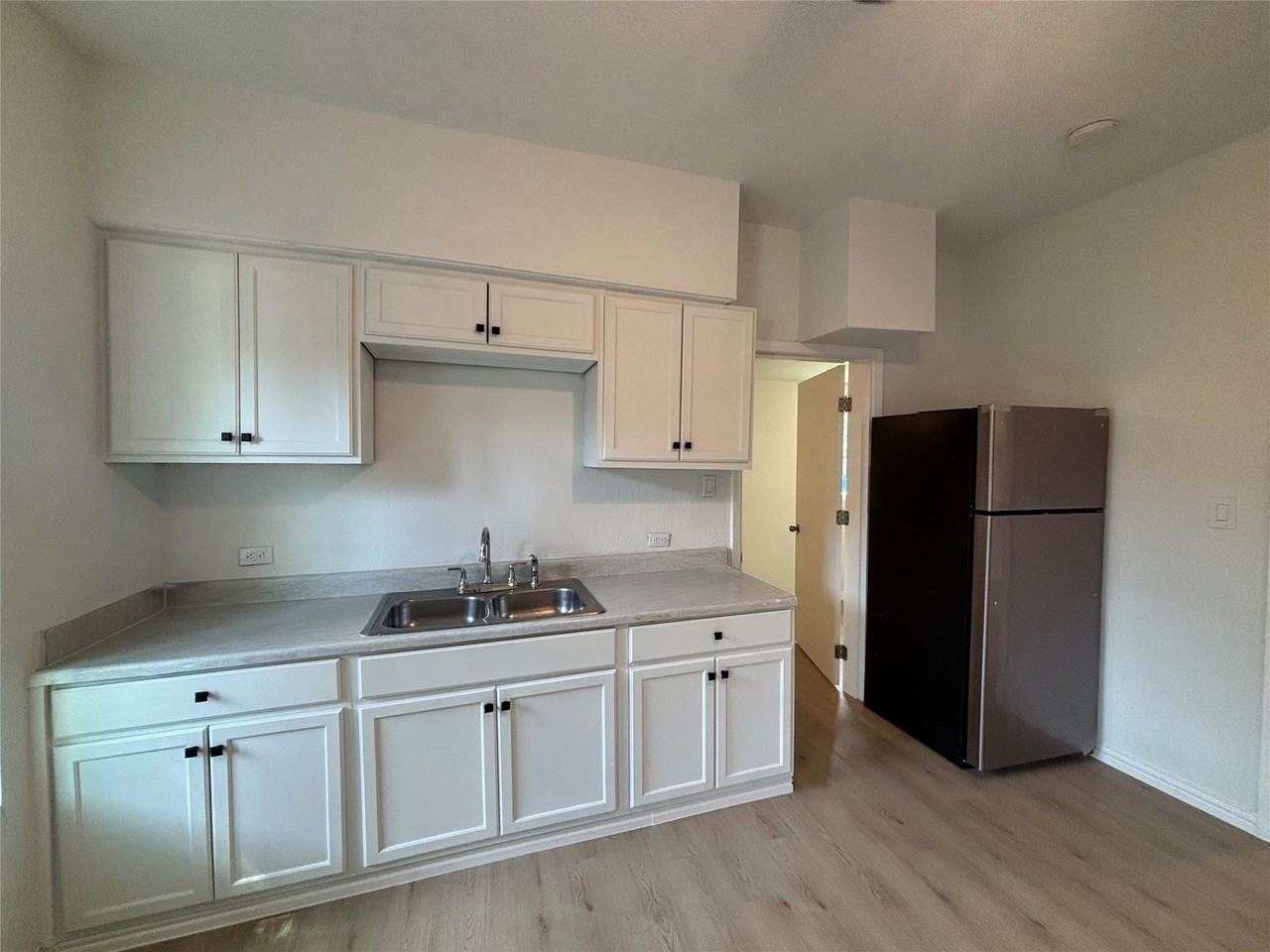 1815 Leath St - Photo 4 of 17