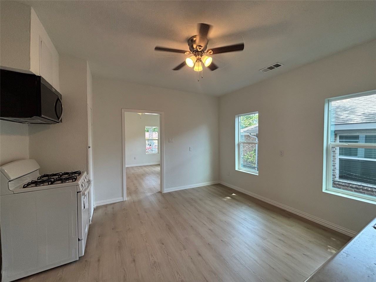 1815 Leath St - Photo 5 of 17