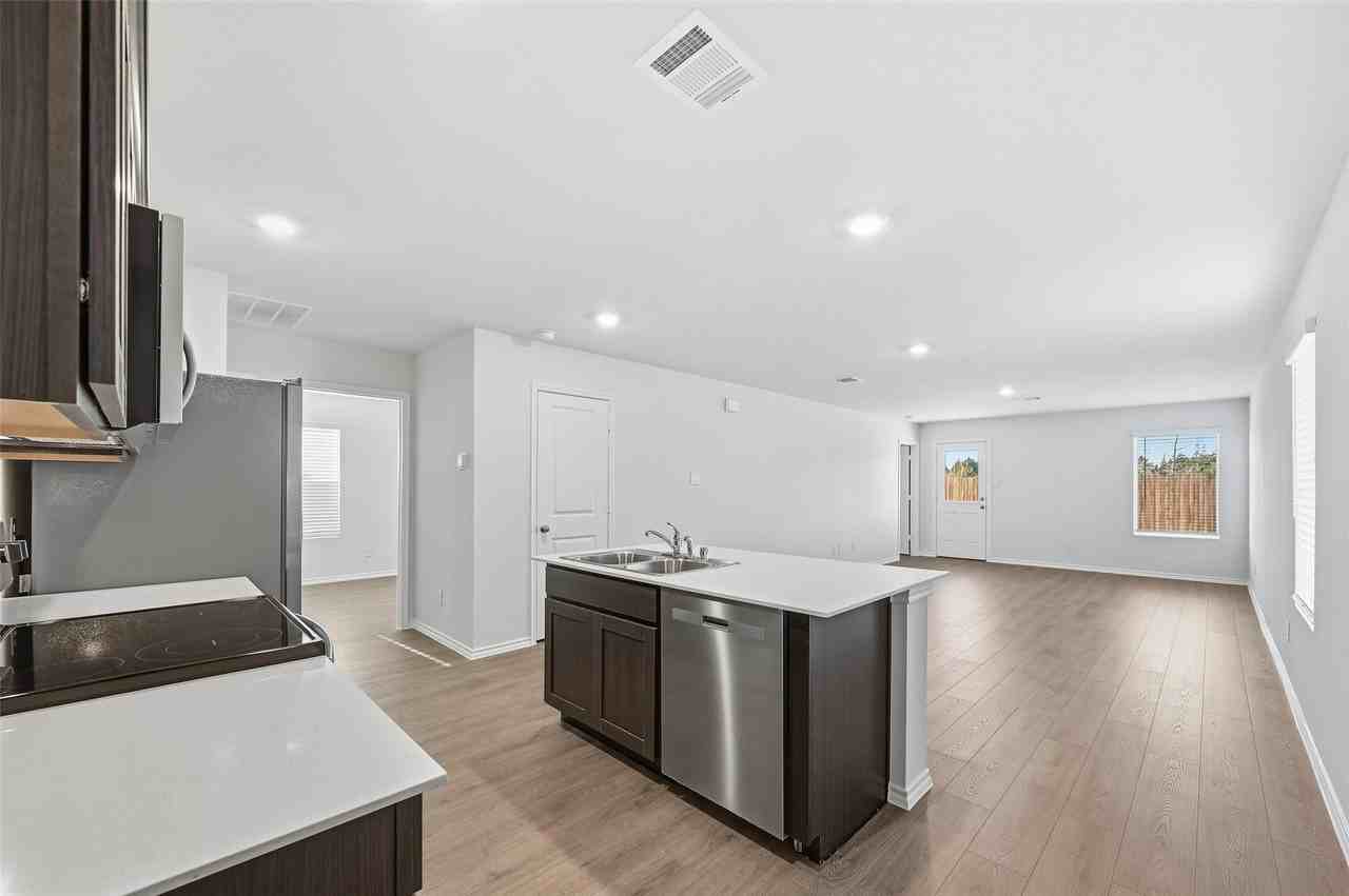 1309 Brook Ln - Photo 3 of 20