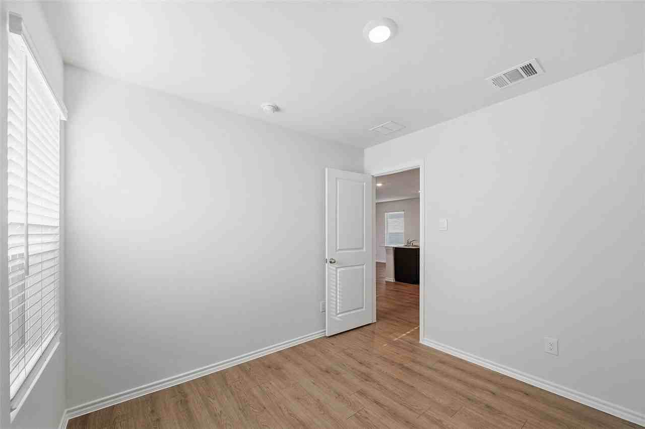 1309 Brook Ln - Photo 6 of 20