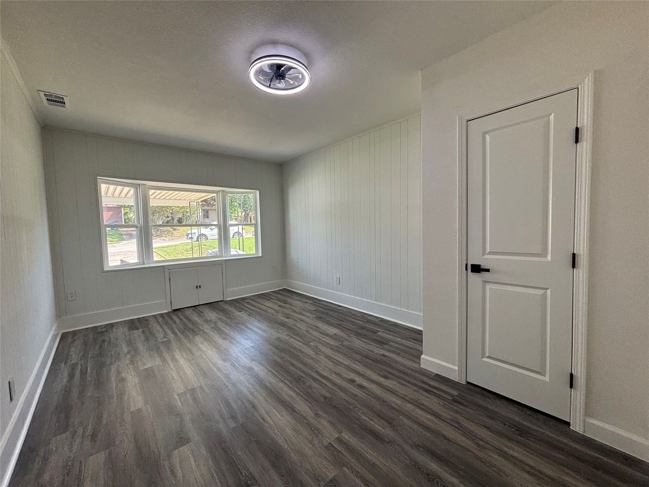 1825 Dudley Ave - Photo 5 of 15