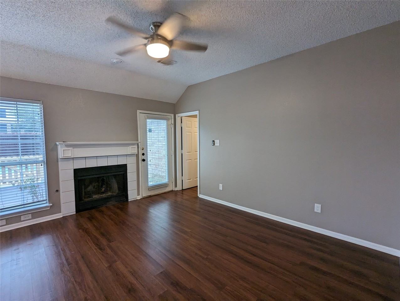 2008 Valley Falls Ave - Photo 4 of 25