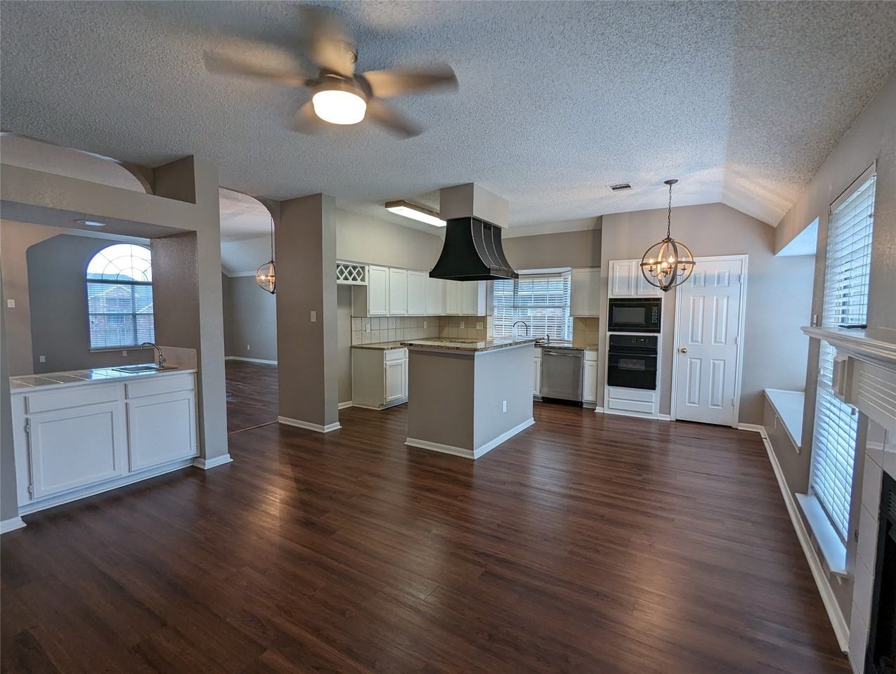 2008 Valley Falls Ave - Photo 6 of 25