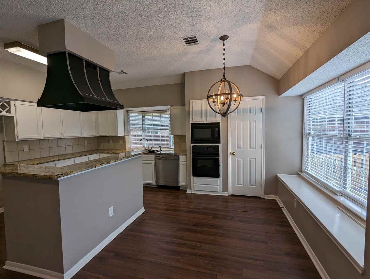 2008 Valley Falls Ave - Photo 7 of 25