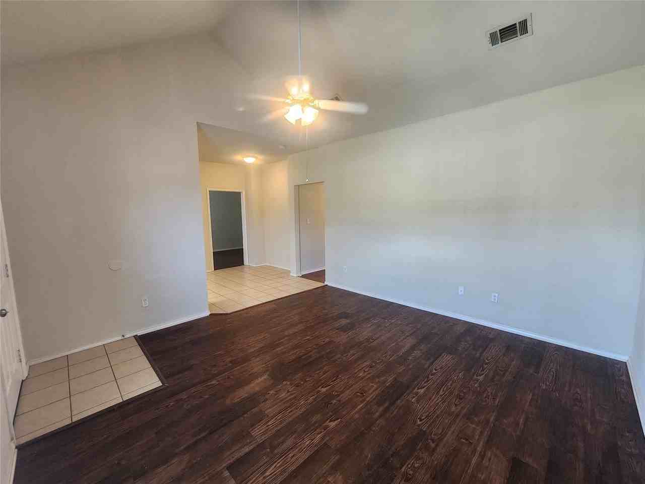106 Collett Ct - Photo 2 of 20
