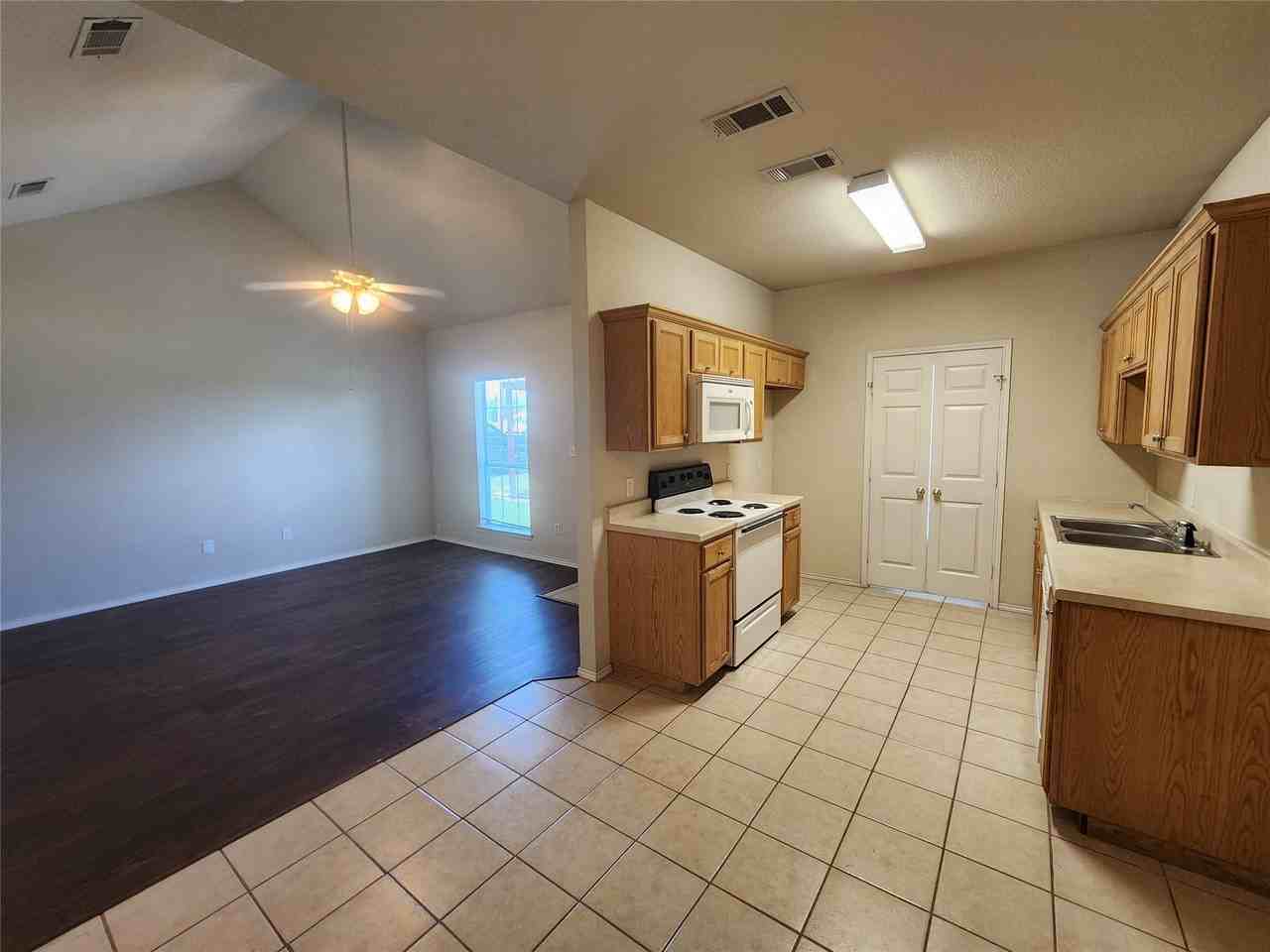 106 Collett Ct - Photo 5 of 20