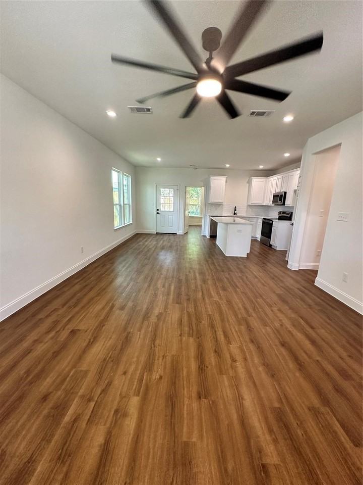2216 Langford St - Photo 2 of 16