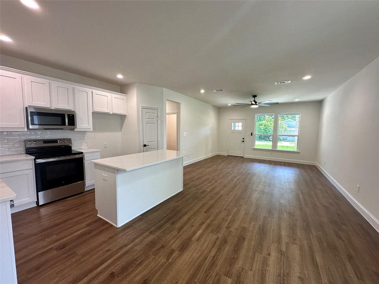 2216 Langford St - Photo 4 of 16