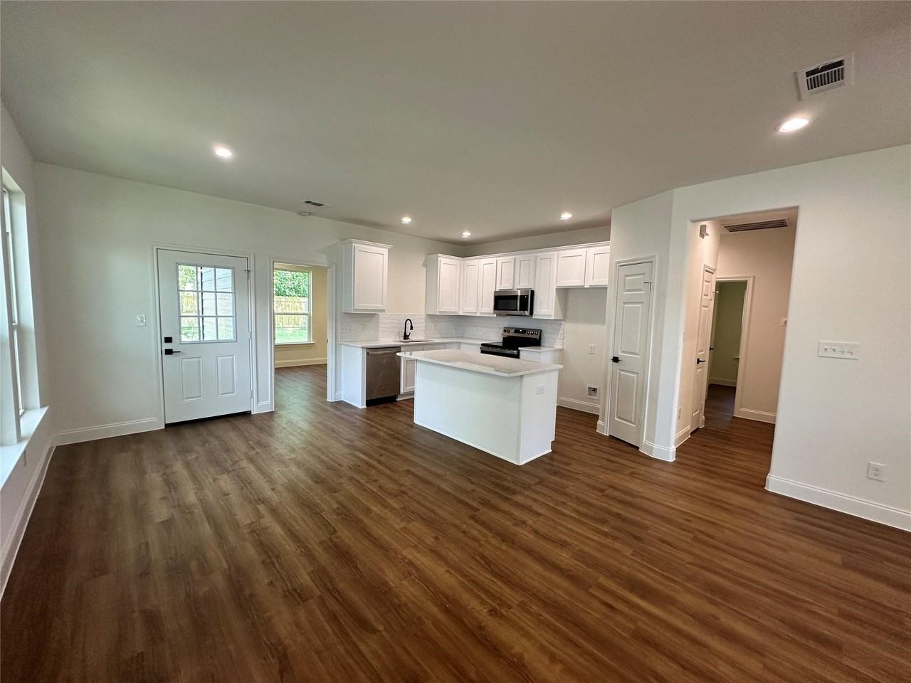 2216 Langford St - Photo 5 of 16