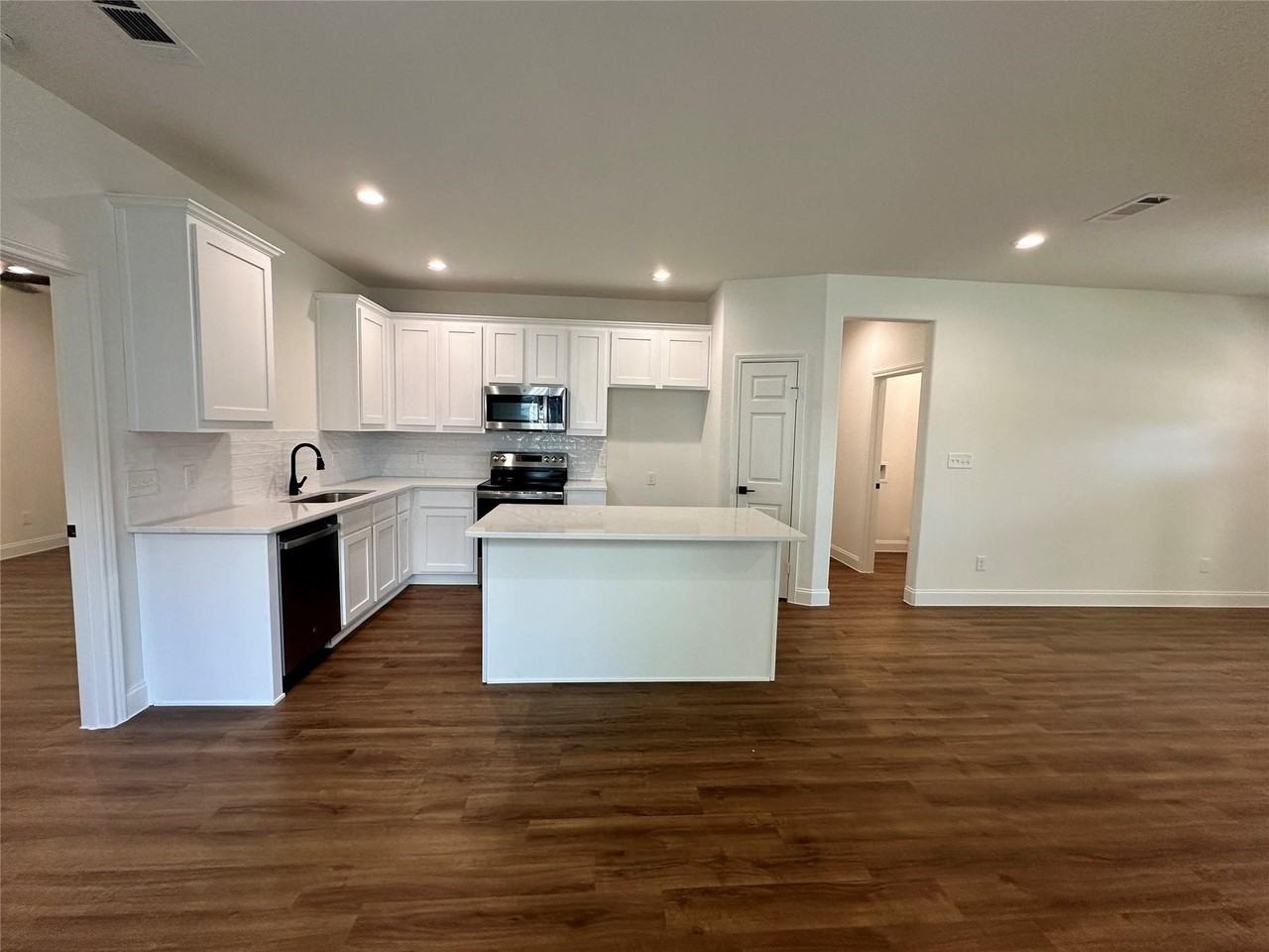 2216 Langford St - Photo 6 of 16