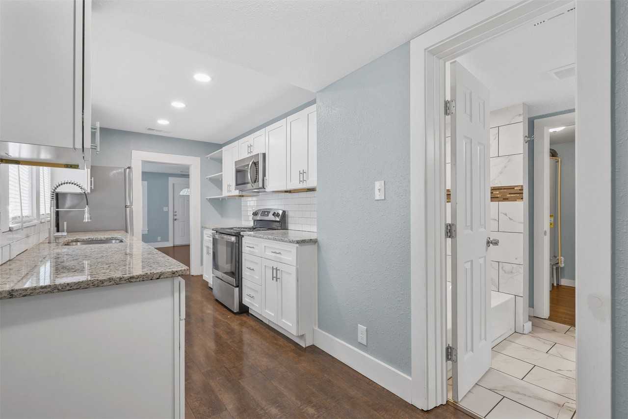 207 W Heard St - Photo 6 of 20