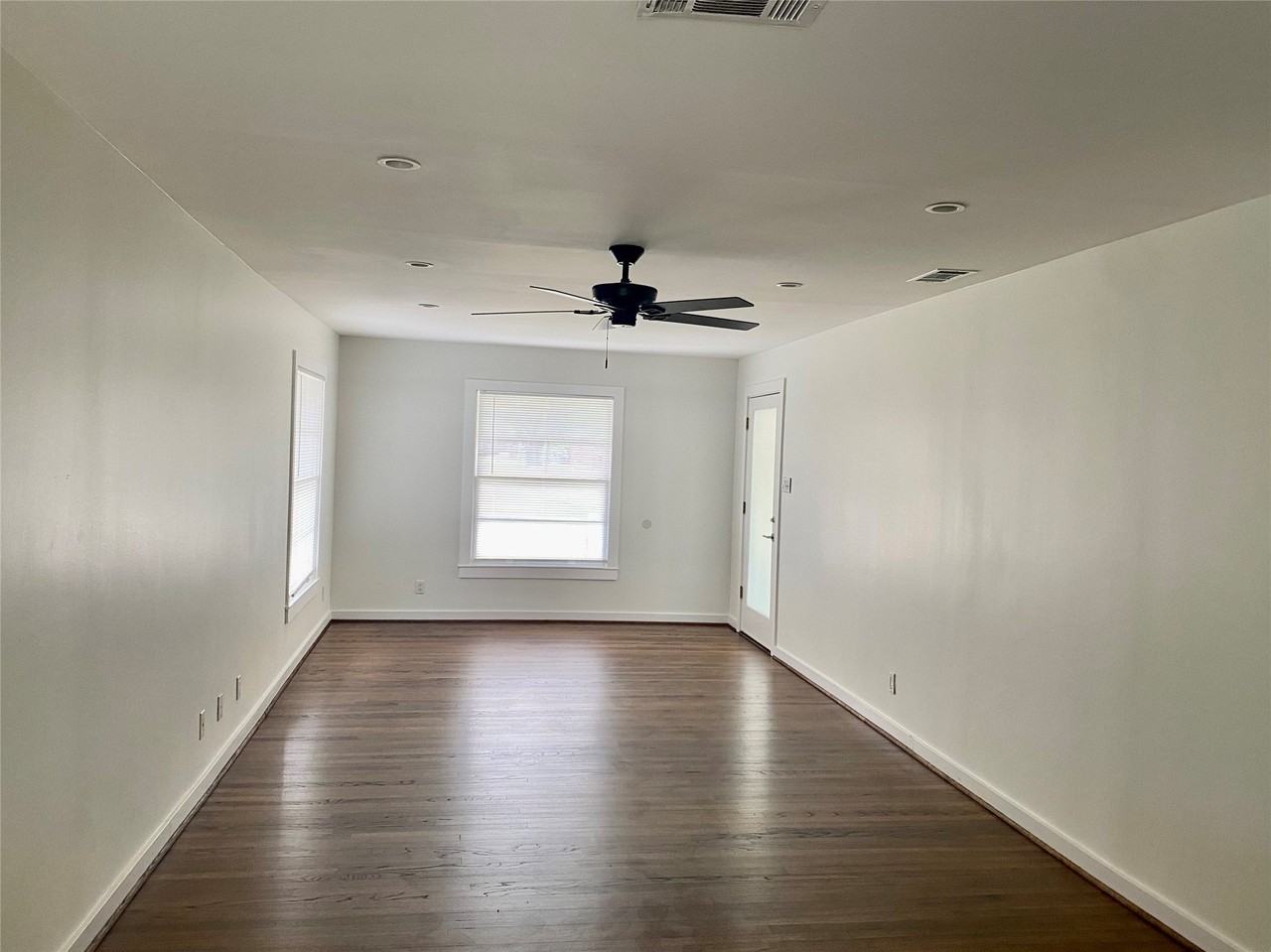 425 Bondstone Dr - Photo 3 of 9
