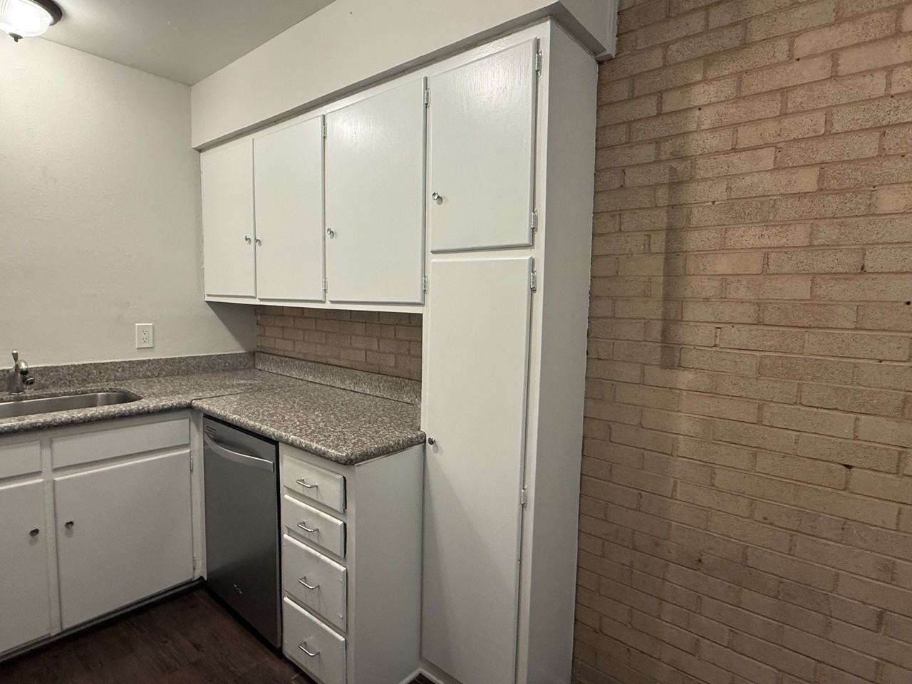 5004 Live Oak St #106 - Photo 4 of 10