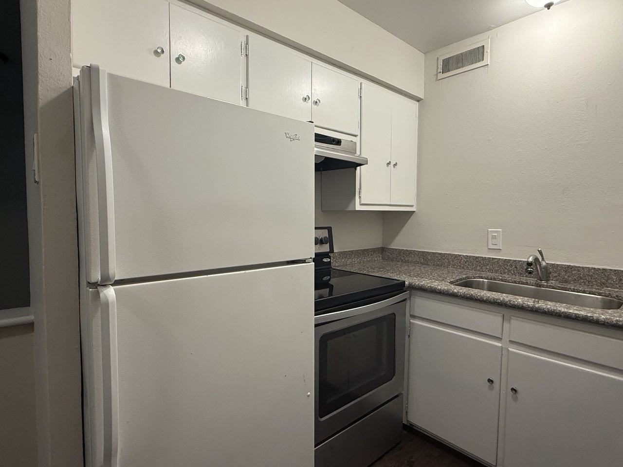 5004 Live Oak St #106 - Photo 5 of 10