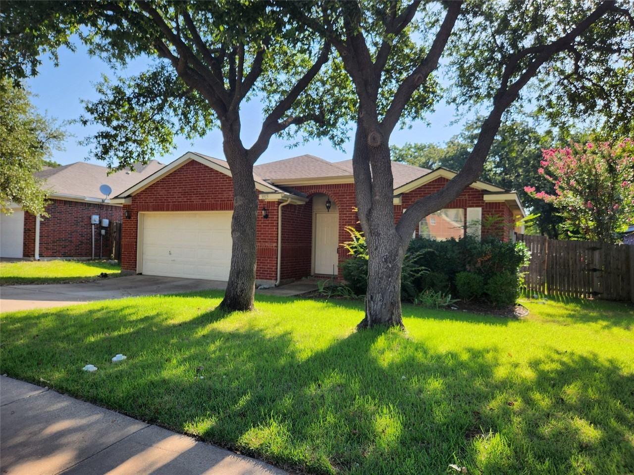 3913 Chimney Rock Dr - Photo 2 of 23