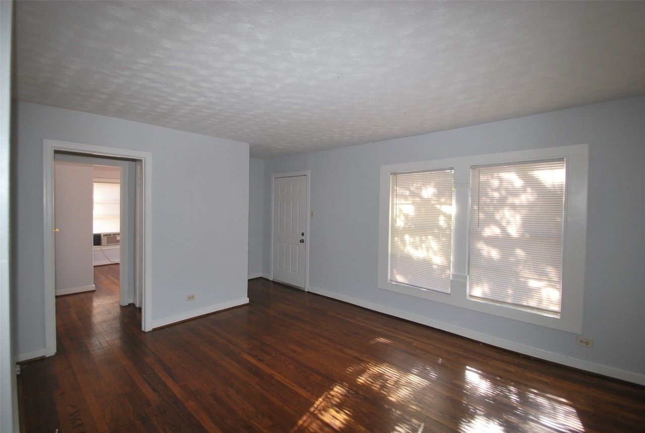 6918 Lockheed Ave - Photo 2 of 9