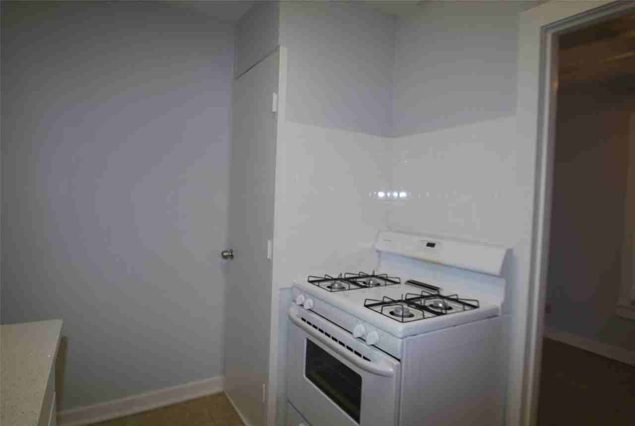 6918 Lockheed Ave - Photo 4 of 9