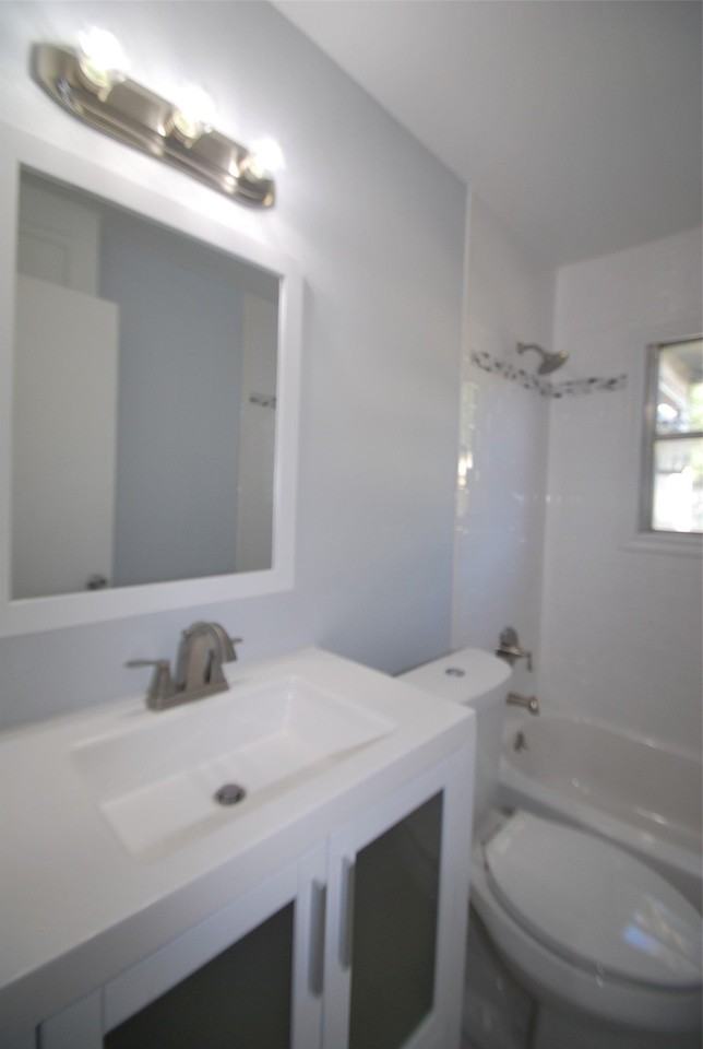 6918 Lockheed Ave - Photo 6 of 9