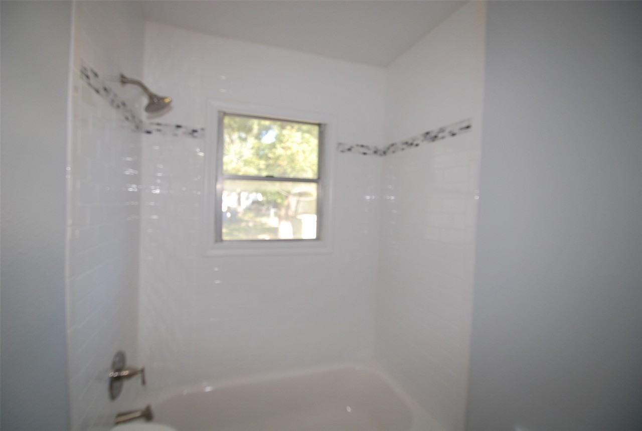 6918 Lockheed Ave - Photo 7 of 9