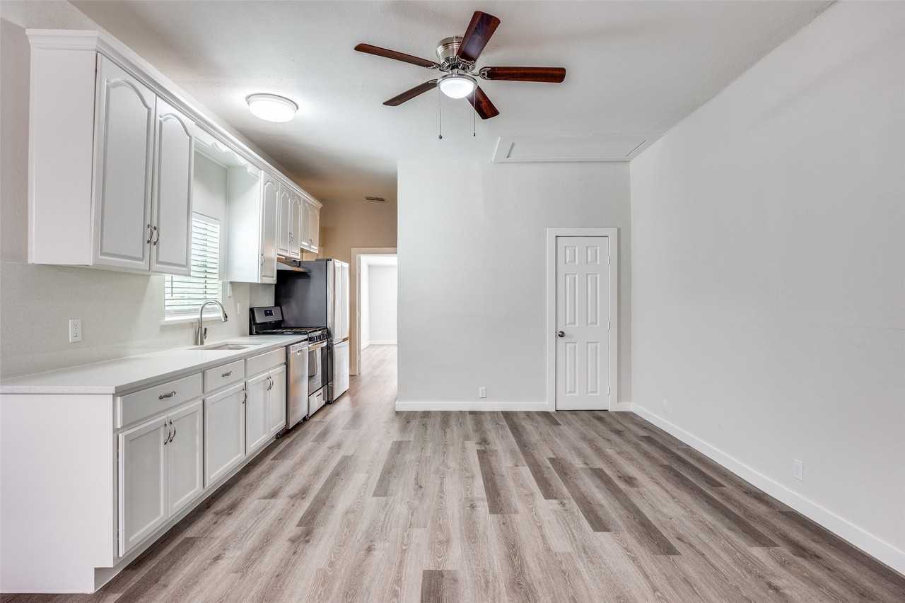 5416 E Side Ave #LEFT - Photo 3 of 12