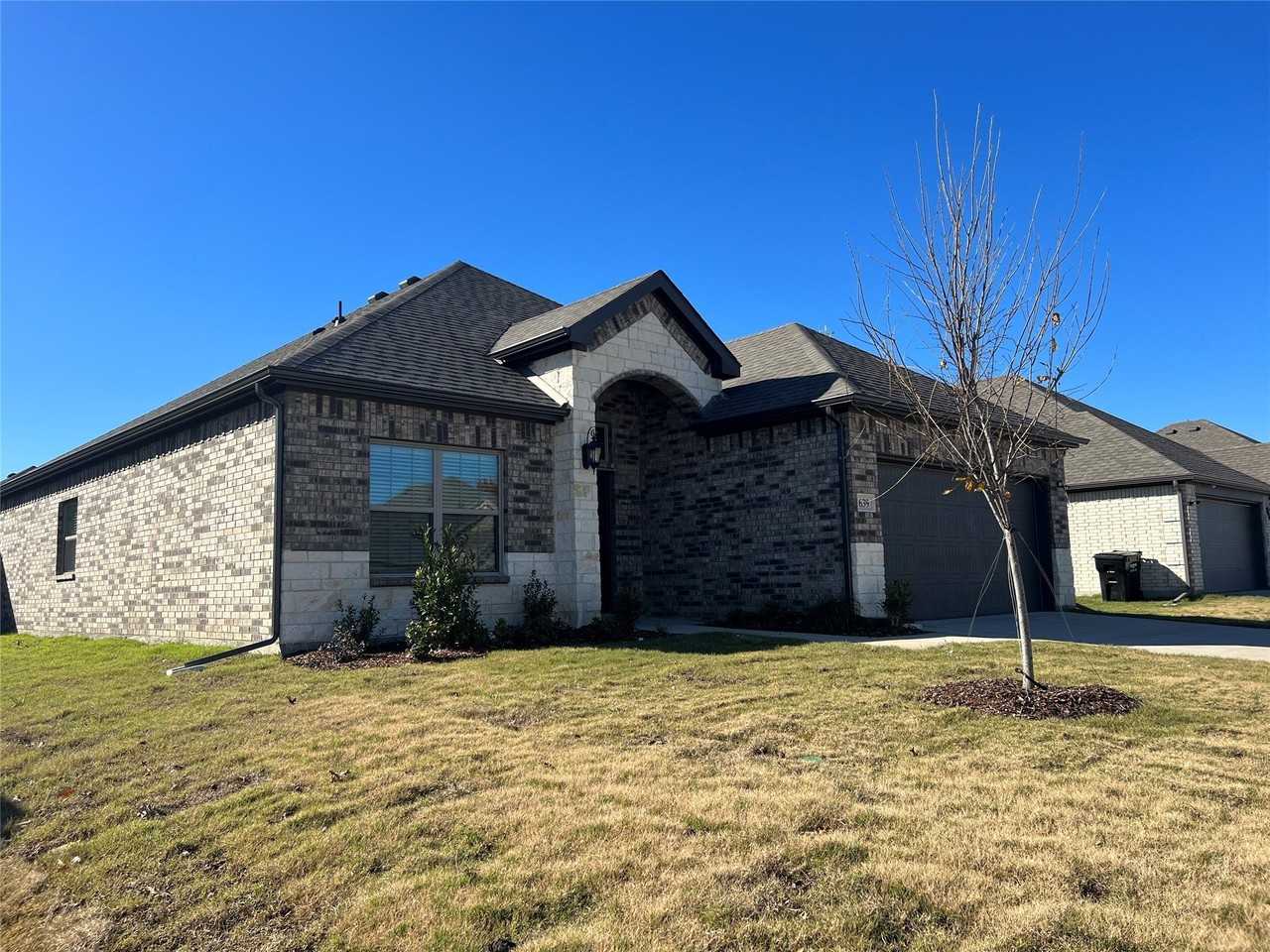 639 Comal Dr - Photo 2 of 20