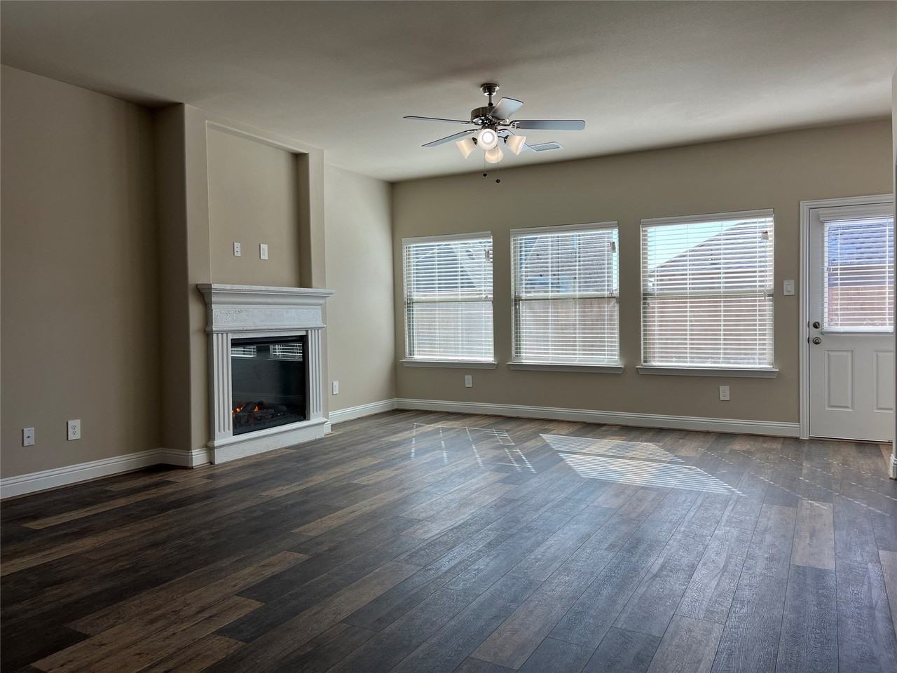 639 Comal Dr - Photo 7 of 20