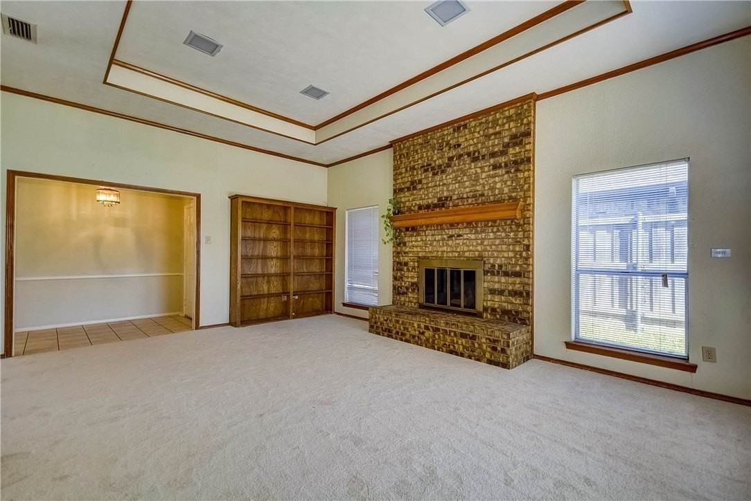 1104 Wimbledon Ln - Photo 4 of 27