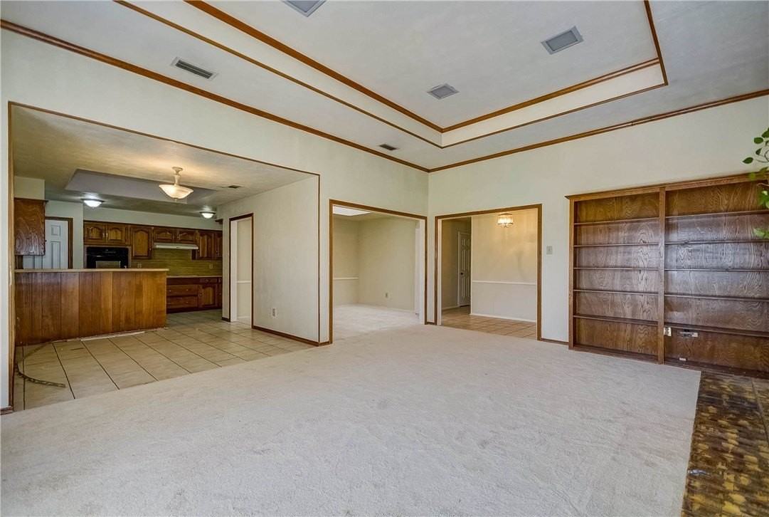 1104 Wimbledon Ln - Photo 5 of 27